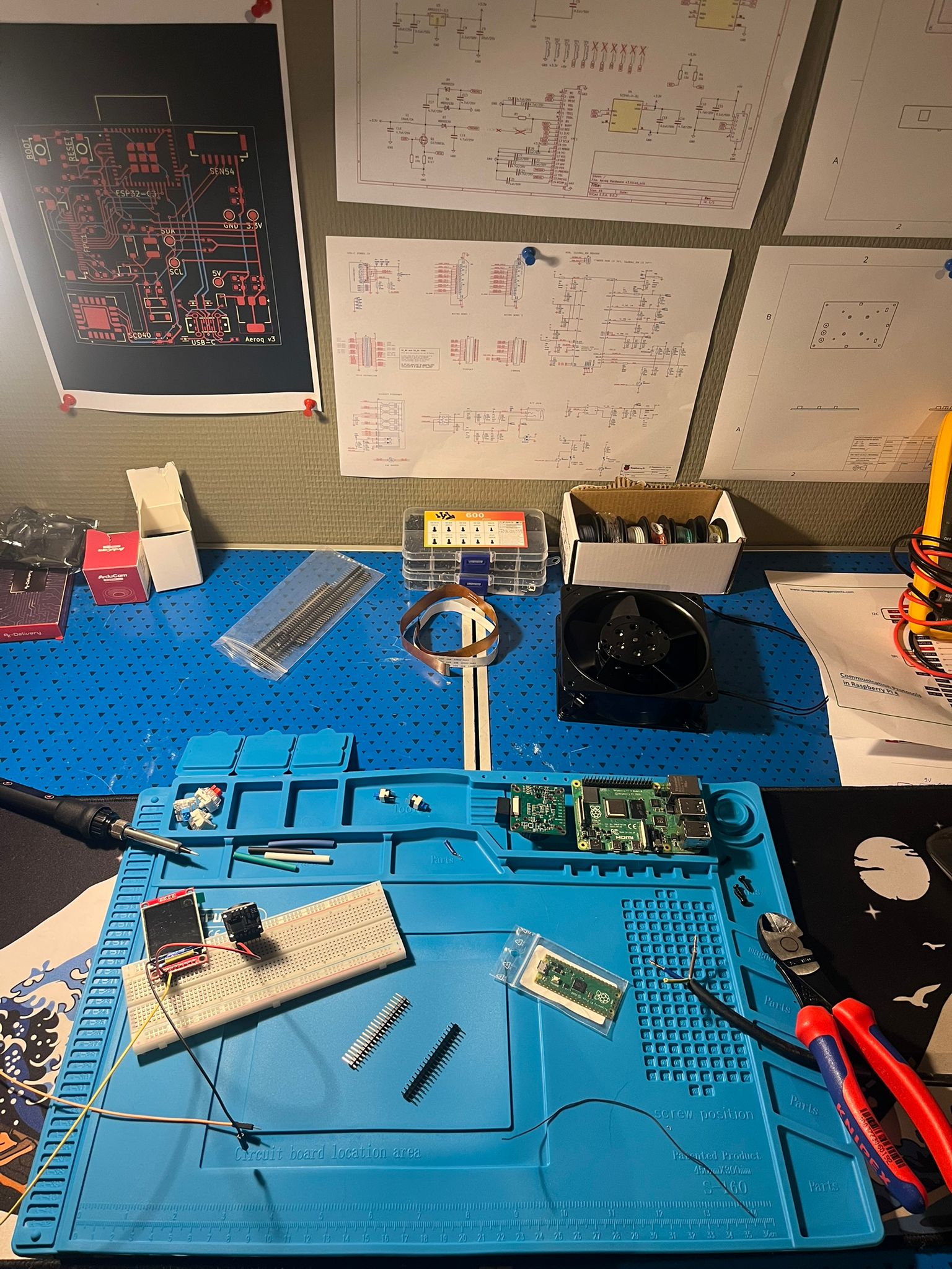 Raspberry Pi Pico clock on breadboard